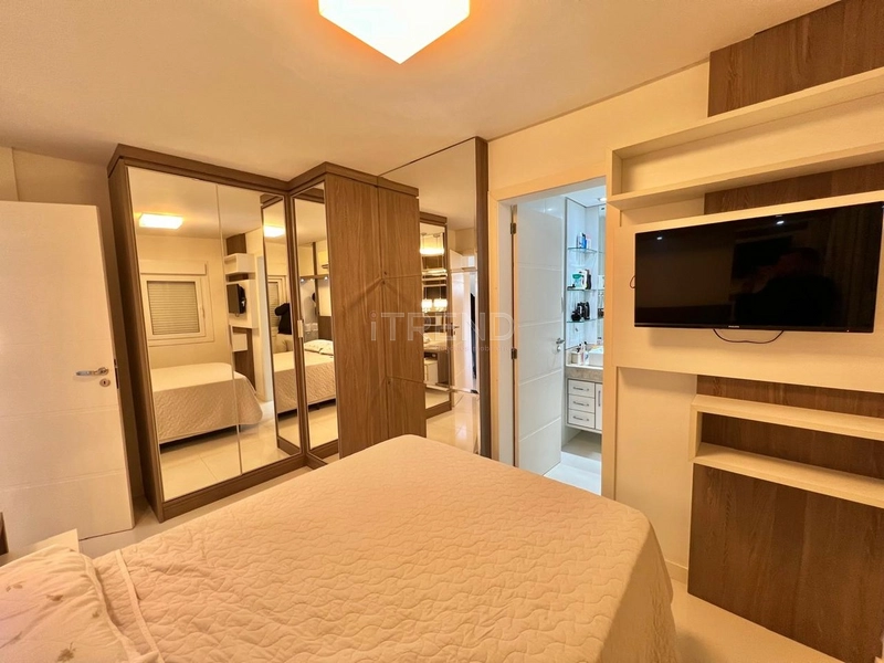 Apartamento de frente para a Praça Tiarajú: 8ª foto da galeria de imagens do imóvel