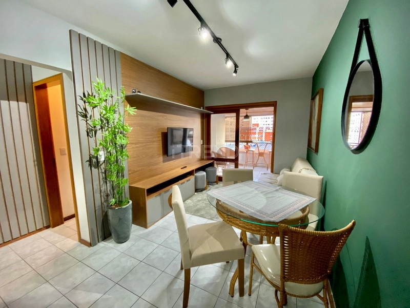 Apartamento mobiliado e decorado com sacada de frente: 3ª foto da galeria de imagens do imóvel