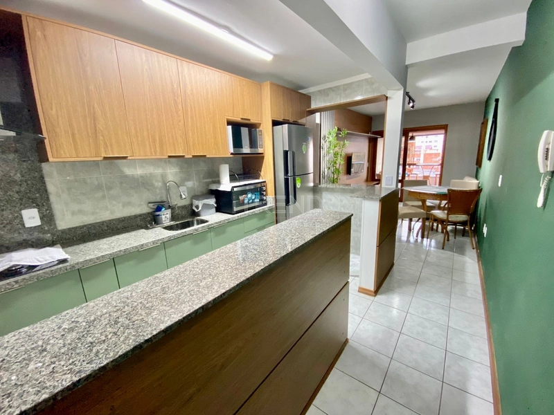 Apartamento mobiliado e decorado com sacada de frente: 2ª foto da galeria de imagens do imóvel