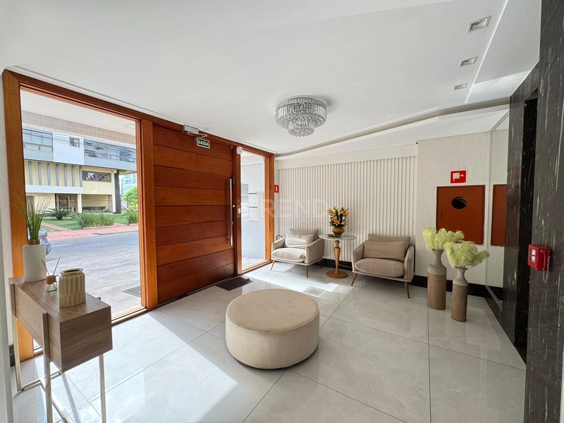 Edifício de esquina na Avenida Central.: 4ª foto da galeria de imagens do imóvel