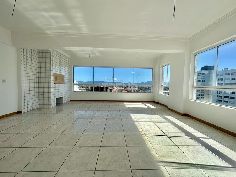 Amplo apartamento com excelente posição solar: 1ª foto da galeria de imagens do imóvel