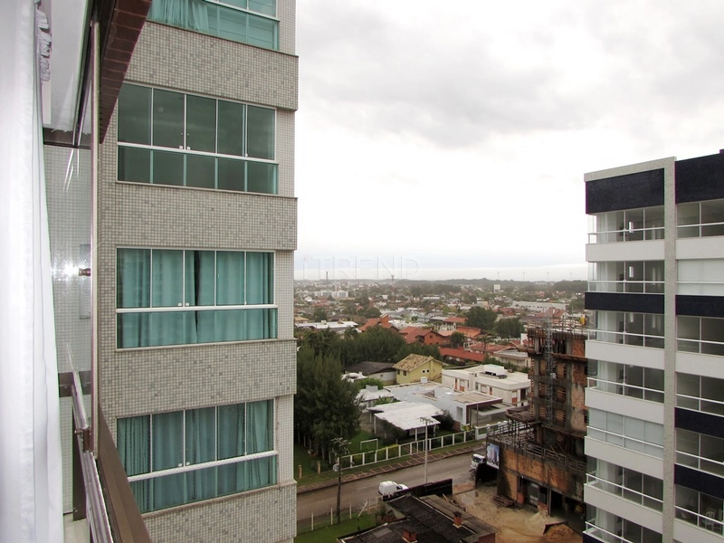 Amplo apartamento com vista liberada: 3ª foto da galeria de imagens do imóvel