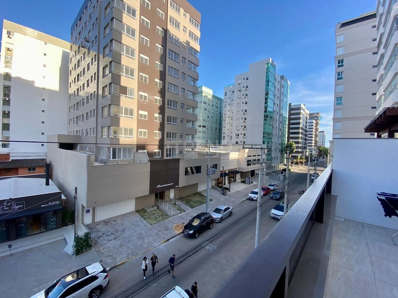 Apartamento com terraço de frente Leste: 1ª foto da galeria de imagens do imóvel