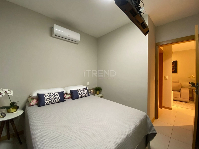 Um dormitório mobiliado e decorado: 5ª foto da galeria de imagens do imóvel