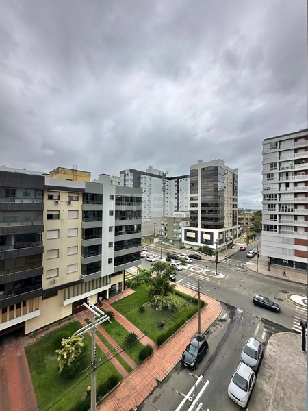 Edifíco de esquina na Avenida Central: 7ª foto da galeria de imagens do imóvel