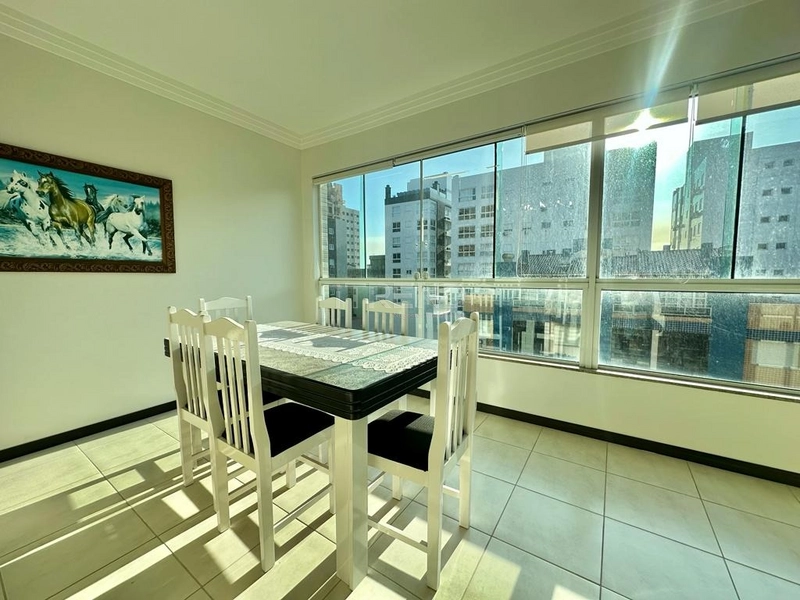 Amplo apartamento e bem iluminado: 3ª foto da galeria de imagens do imóvel
