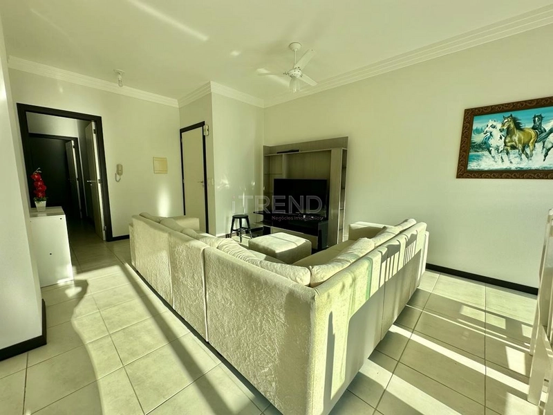Amplo apartamento e bem iluminado: 2ª foto da galeria de imagens do imóvel