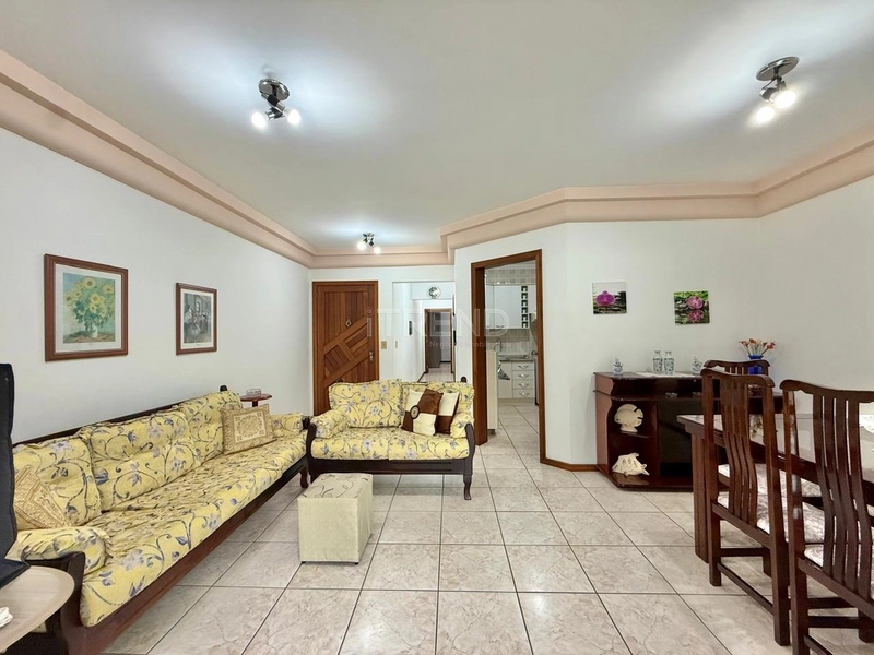 Amplo apartamento na Avenida Ararigboia: 3ª foto da galeria de imagens do imóvel