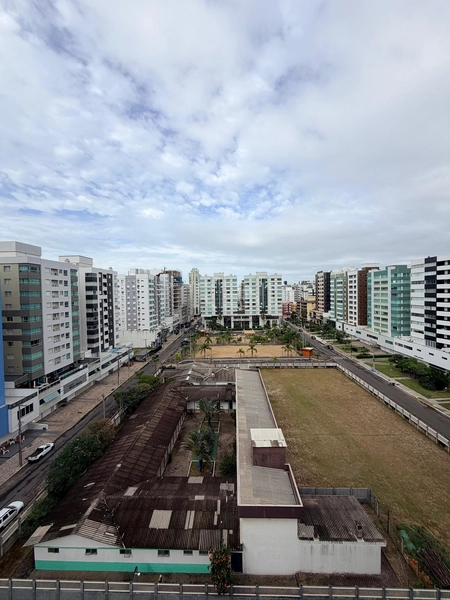 Apto de frente com vista para praça: 6ª foto da galeria de imagens do imóvel