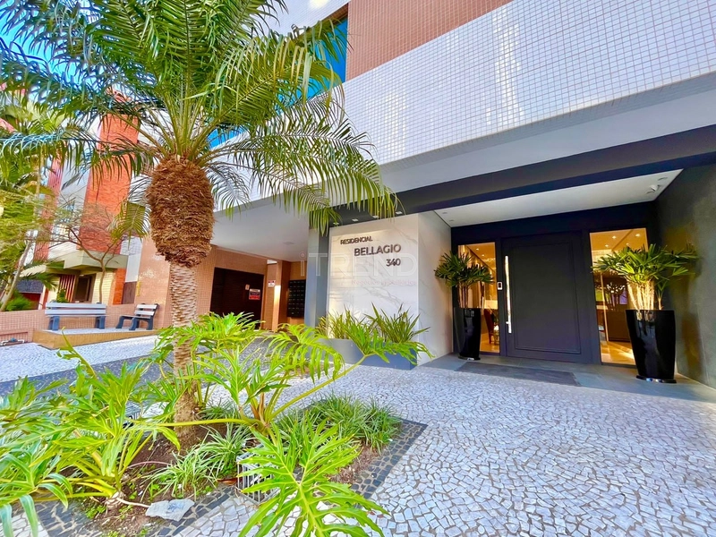 No centro da cidade em prédio com piscina aquecida: 9ª foto da galeria de imagens do imóvel
