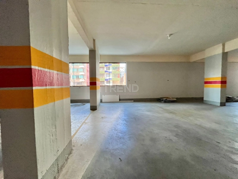 No centro da cidade em prédio com piscina aquecida: 23ª foto da galeria de imagens do imóvel
