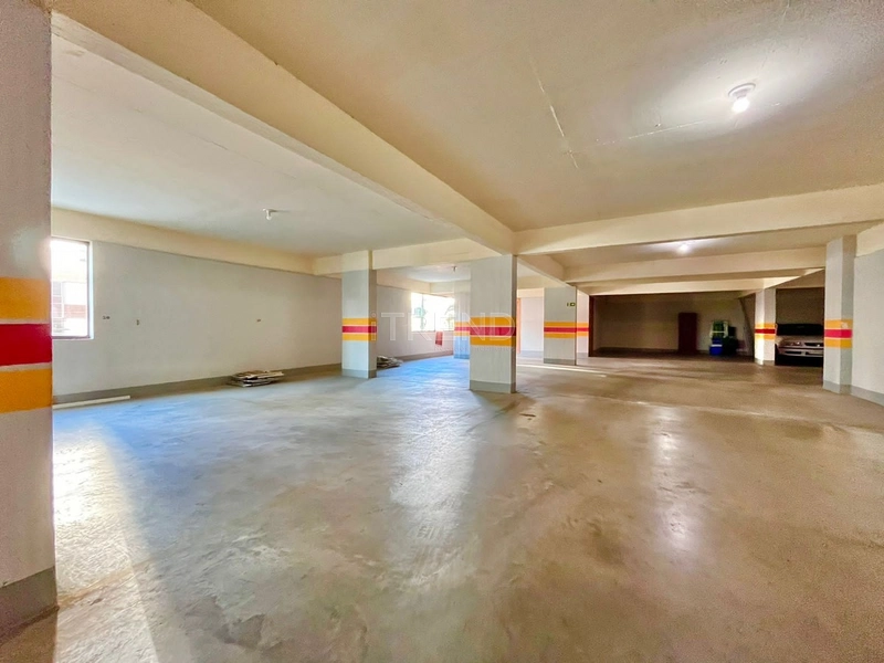 No centro da cidade em prédio com piscina aquecida: 3ª foto da galeria de imagens do imóvel
