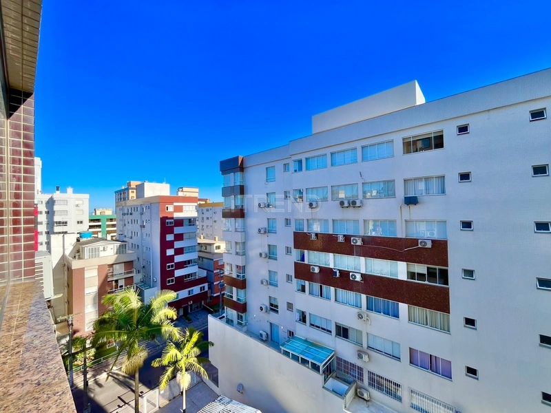 No centro da cidade em prédio com piscina aquecida: 25ª foto da galeria de imagens do imóvel