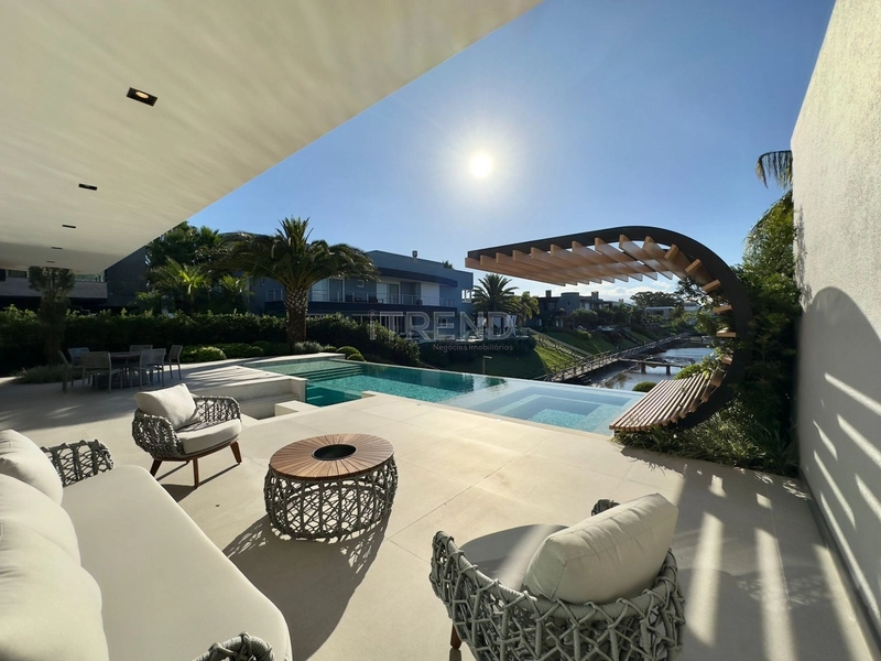 Luxuosa mansão na beira da Marina: 41ª foto da galeria de imagens do imóvel