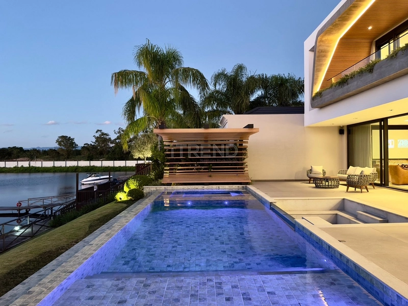Luxuosa mansão na beira da Marina: 42ª foto da galeria de imagens do imóvel