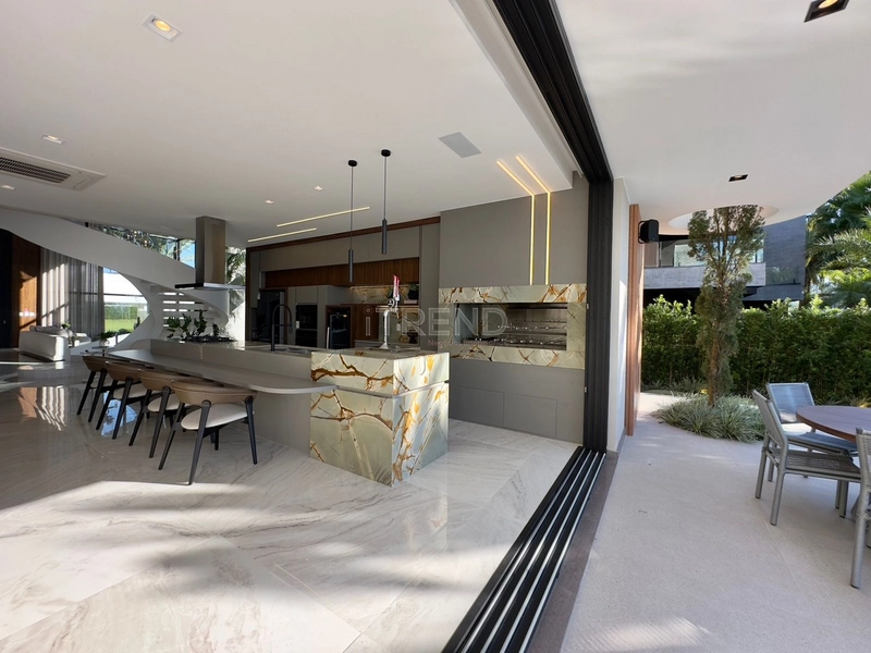 Luxuosa mansão na beira da Marina: 24ª foto da galeria de imagens do imóvel