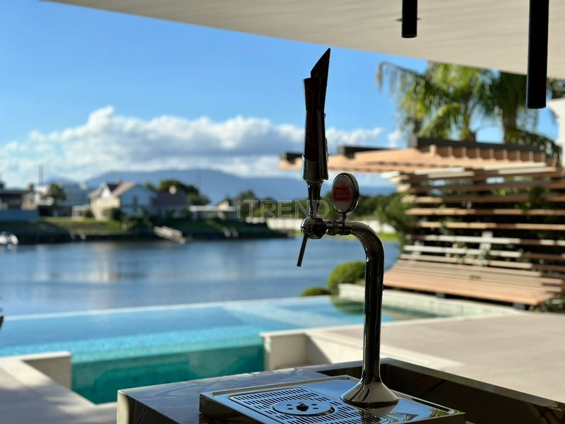 Luxuosa mansão na beira da Marina: 50ª foto da galeria de imagens do imóvel