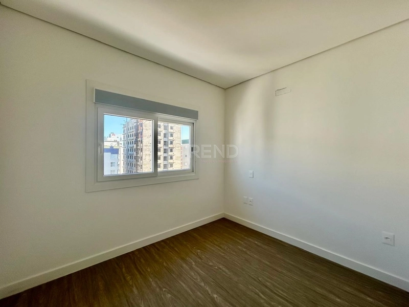 Apartamento de esquina em prédio moderno à 2 quadras do mar: 12ª foto da galeria de imagens do imóvel