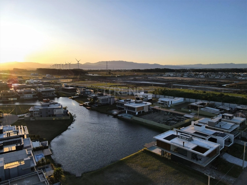 MARAVILHOSA MANSÃO A BEIRA DO LAGO: 2ª foto da galeria de imagens do imóvel