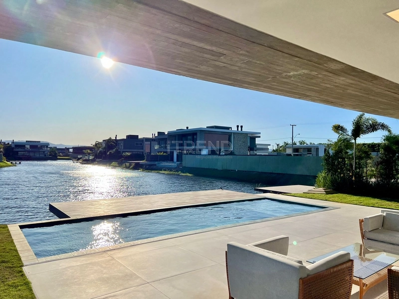 MARAVILHOSA MANSÃO A BEIRA DO LAGO: 28ª foto da galeria de imagens do imóvel