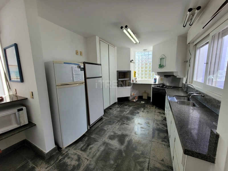Excelente casa a beira mar de Atlântida: 2ª foto da galeria de imagens do imóvel