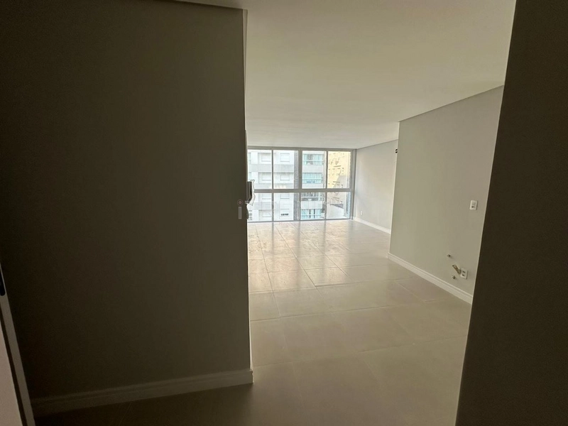APARTAMENTO AMPLO, NUNCA HABITADO NO BAIRRO NAVEGANTES!: 1ª foto da galeria de imagens do imóvel