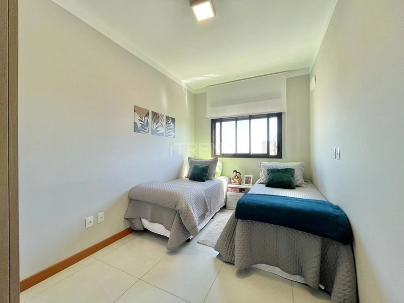 No Centro, andar alto, mobiliado e decorado: 2ª foto da galeria de imagens do imóvel