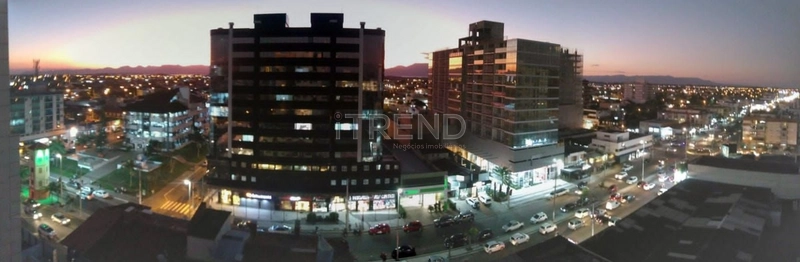 No Centro, andar alto, mobiliado e decorado: 1ª foto da galeria de imagens do imóvel