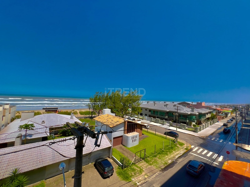 APENAS UMA QUADRA DO MAR: 14ª foto da galeria de imagens do imóvel