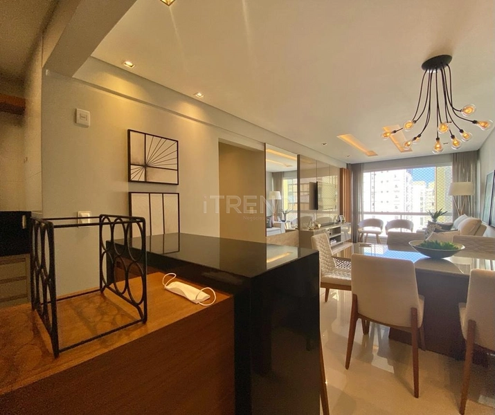Apartamento mobiliado e decorado de frente no centro da cidade: 3ª foto da galeria de imagens do imóvel