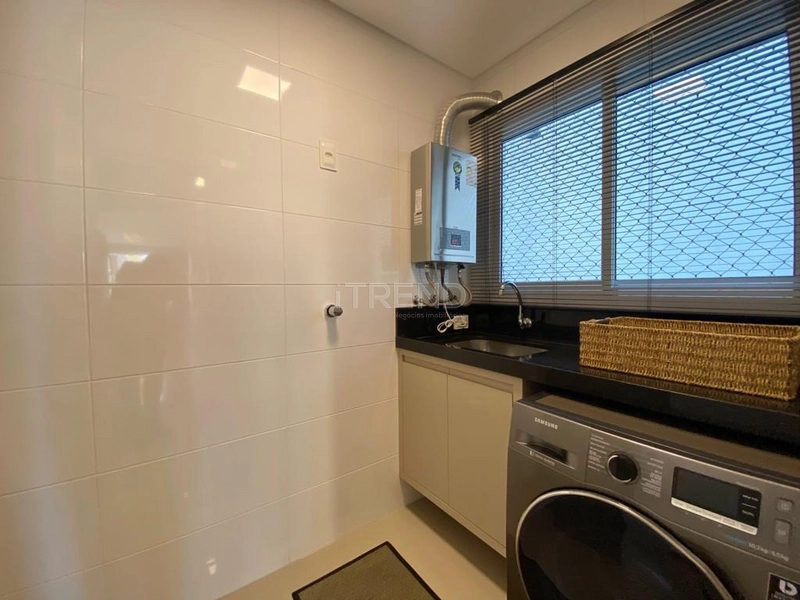 Apartamento mobiliado e decorado de frente no centro da cidade: 2ª foto da galeria de imagens do imóvel