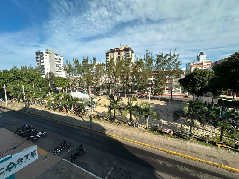 FRENTE PARA A PRAÇA FLÁVIO BOIANOWSKI: 2ª foto da galeria de imagens do imóvel