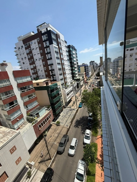 APARTAMENTO DE FRENTE MOBILIADO NO CENTRO DE CAPÃO DA CANOA: 3ª foto da galeria de imagens do imóvel