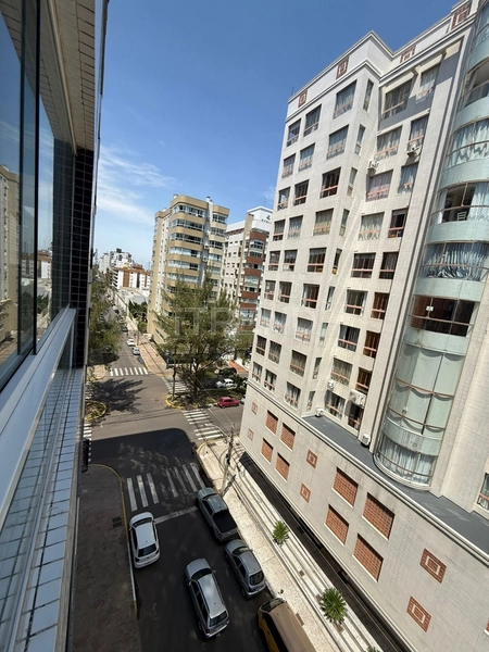 APARTAMENTO DE FRENTE MOBILIADO NO CENTRO DE CAPÃO DA CANOA: 1ª foto da galeria de imagens do imóvel