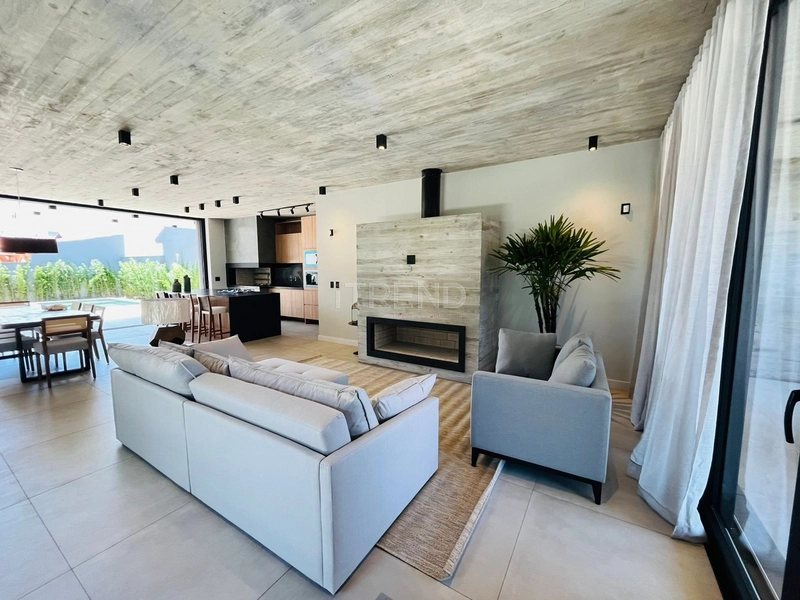 Casa no Centro de Xangri-lá: 1ª foto da galeria de imagens do imóvel