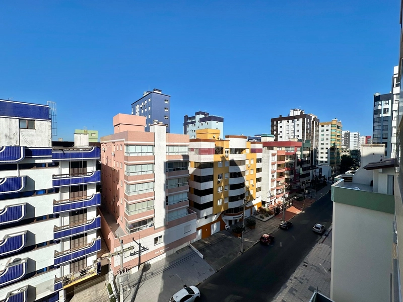 Ampla sacada de frente!: 2ª foto da galeria de imagens do imóvel