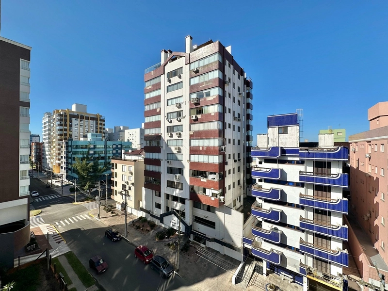 Ampla sacada de frente!: 24ª foto da galeria de imagens do imóvel