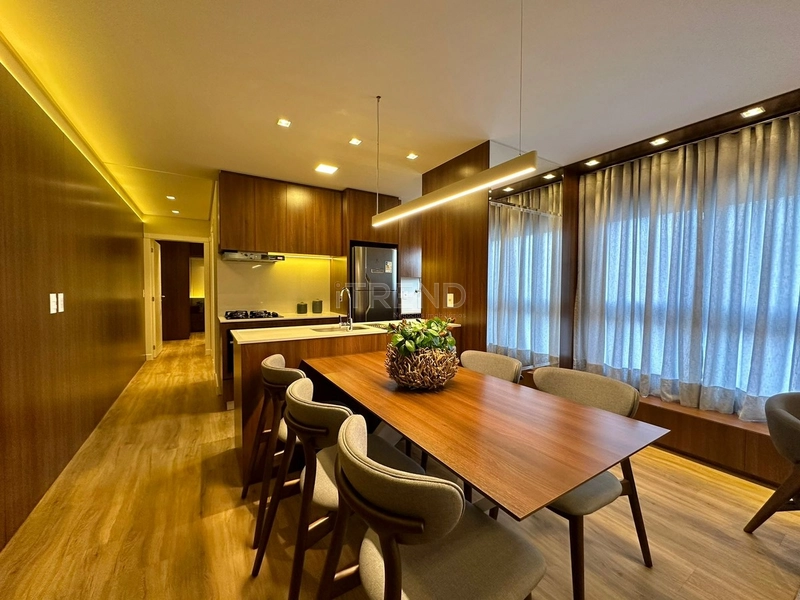 Amplo apartamento mobiliado e decorado no centro.: 3ª foto da galeria de imagens do imóvel