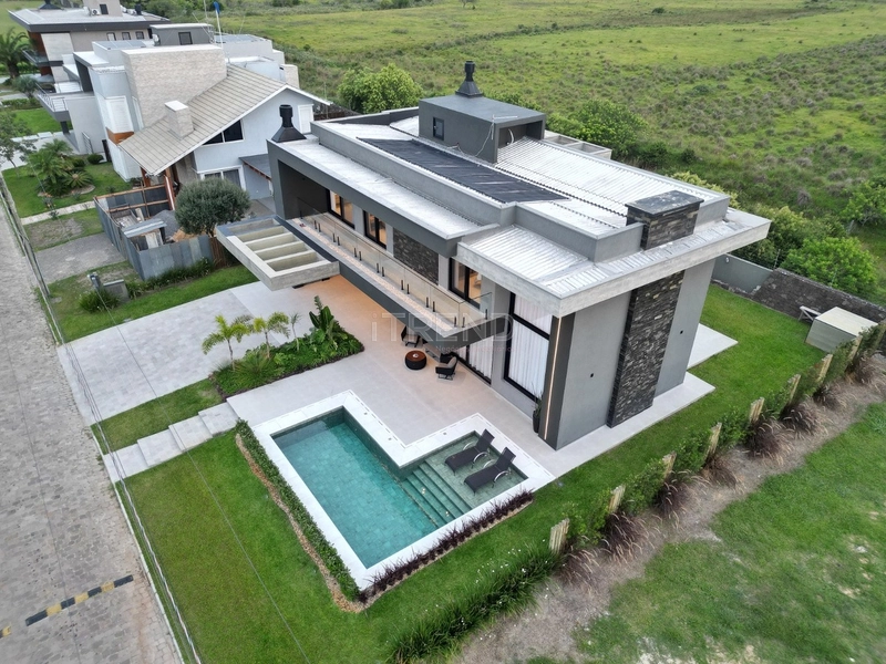 Linda Casa à Venda em Condomínio Fechado!: 1ª foto da galeria de imagens do imóvel