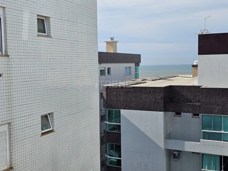 APENAS UMA QUADRA DO MAR: 1ª foto da galeria de imagens do imóvel