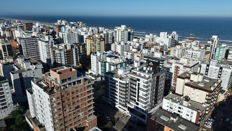 APARTAMENTO À VENDA  COM SACADA COM VISTA LIBERADA!: 3ª foto da galeria de imagens do imóvel