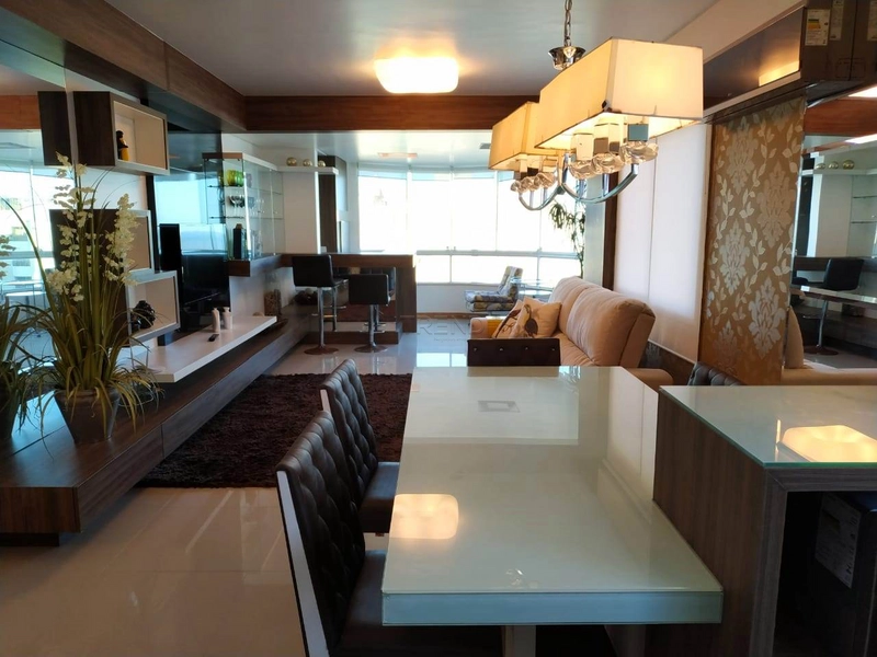 Mobiliado e Decorado - Uma quadra do Mar: 5ª foto da galeria de imagens do imóvel