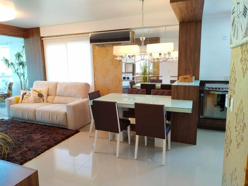 Mobiliado e Decorado - Uma quadra do Mar: 2ª foto da galeria de imagens do imóvel