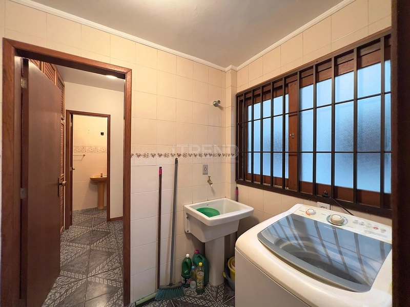 Apartamento de frente com sacada apenas 1 quadra do mar!: 1ª foto da galeria de imagens do imóvel