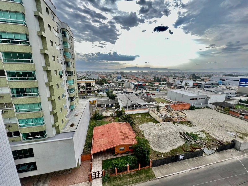 Edifício de esquina na Zona Nova: 3ª foto da galeria de imagens do imóvel