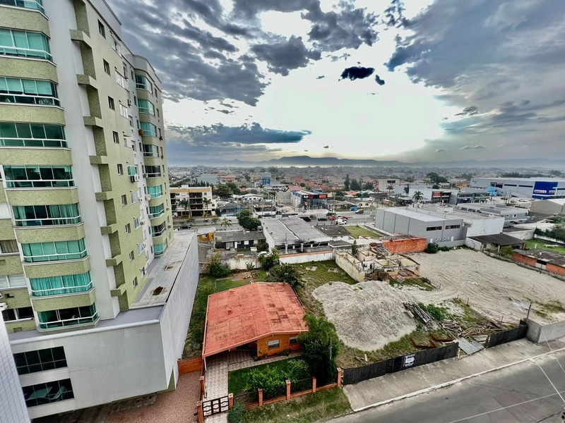 Edifício de esquina na Zona Nova: 2ª foto da galeria de imagens do imóvel