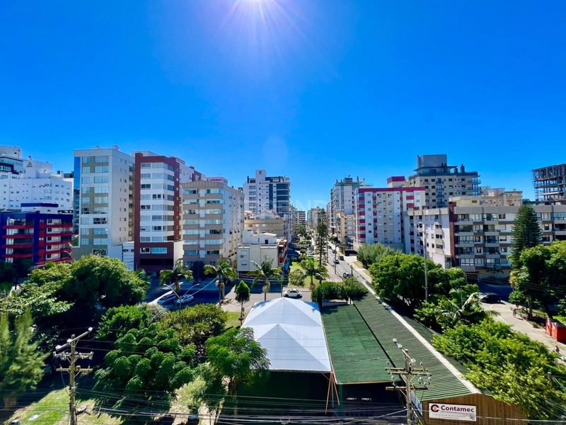 Cobertura de frente para praça: 1ª foto da galeria de imagens do imóvel