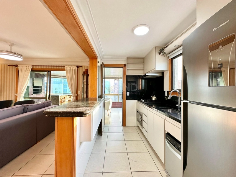 APARTAMENTO À VENDA  COM VISTA ETERNA PARA MAR E PRAÇA - RARIDADE: 15ª foto da galeria de imagens do imóvel
