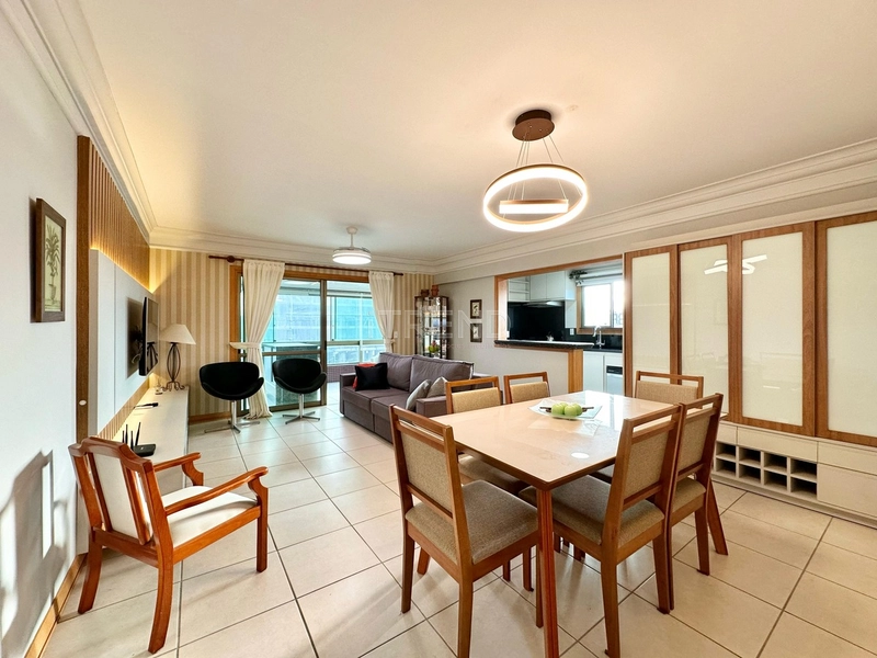 APARTAMENTO À VENDA  COM VISTA ETERNA PARA MAR E PRAÇA - RARIDADE: 1ª foto da galeria de imagens do imóvel