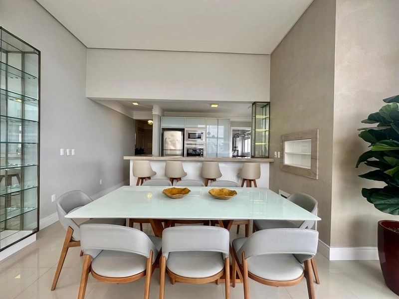 Belíssimo apartamento de frente para a praça com pé direto duplo: 8ª foto da galeria de imagens do imóvel